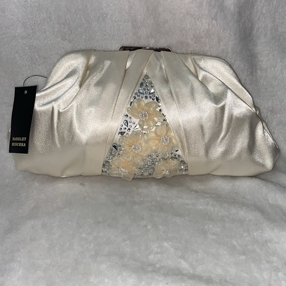 Badgley Mischka Cream Crossbody Bag - Picture 2 of 12